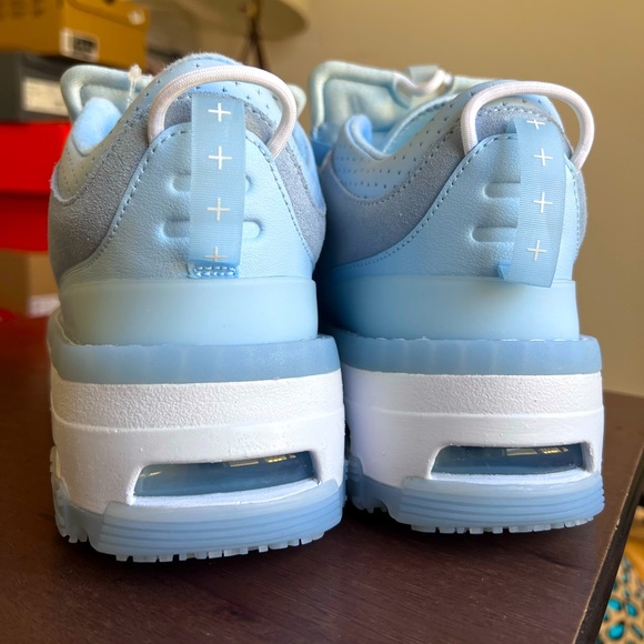 Nike Air Jordan Mae UNC Blue Men’s Sz 10 / 10.5 Sneakers Shoes CT4539-400 - Picture 2 of 3